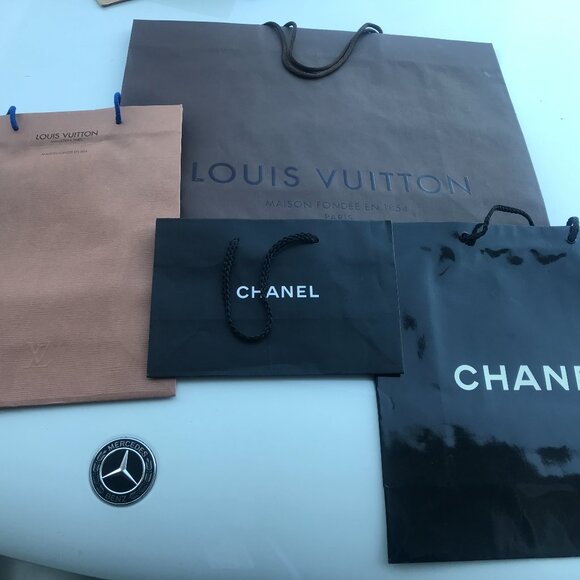 Shpping Bags. Lot of 4. Vuitton - 2. Chanel - 2 - Picture 1 of 6